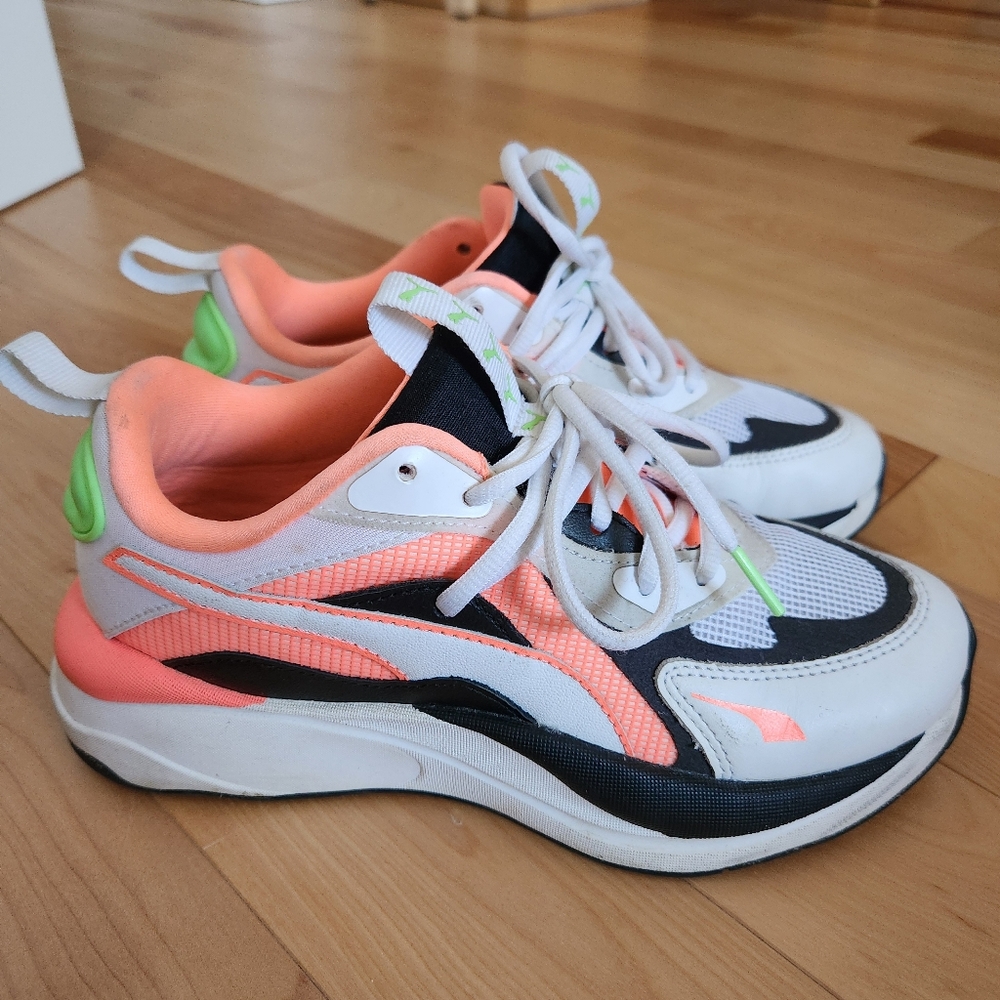 3/50$ ○ PUMA RS-Curve Energy Peach Sneakers
